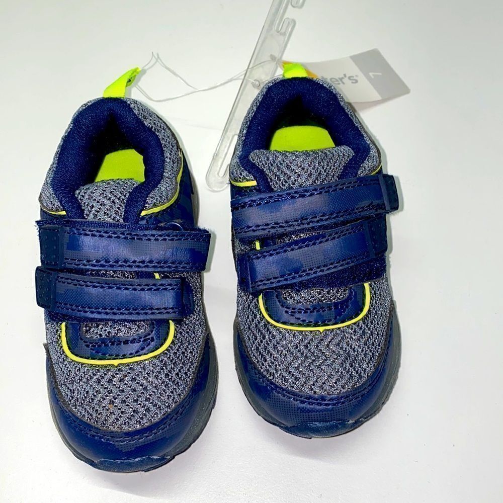 🔥Carters kids  light-up shoes. New